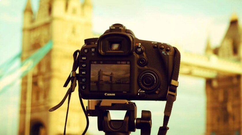 Это просто фототехника и здесь нет никакой рекламы