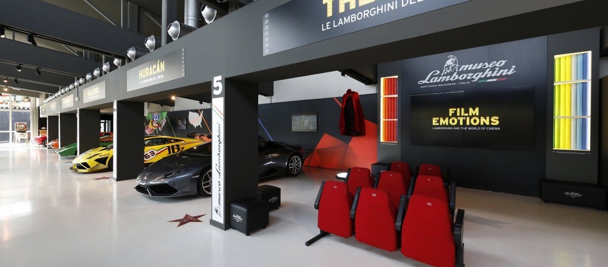 В Музее Lamborghini в штаб-квартире компании в Сант-Агата-Болоньезе открылась новая выставка «Эмоции на экране: Lamborghini и мир кинематографа».