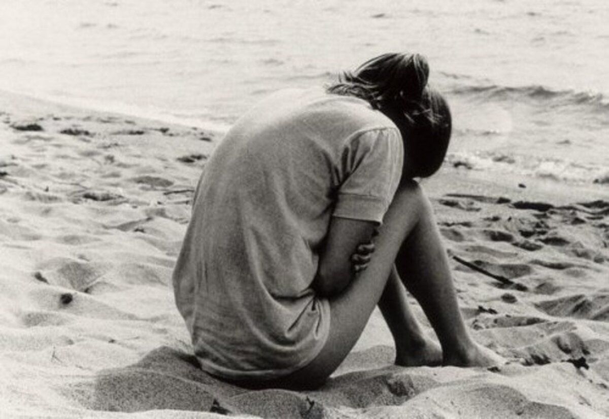 Всегда страдаю от любви. Страдание от любви в картинках. Заблудшая любовь. Разбитое сердце девушки. Страсть (чувство).