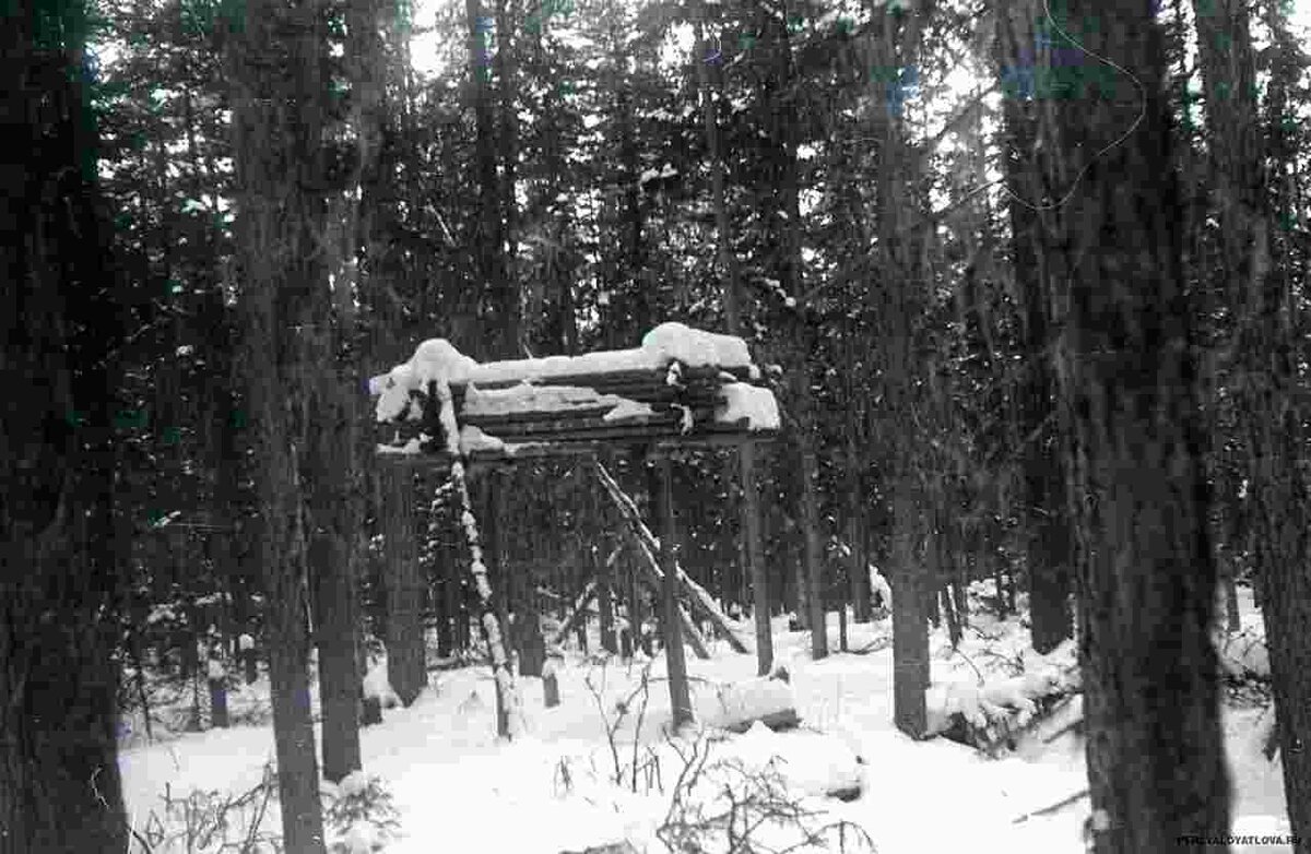 Воздушное погребение, один из древнейших религиозных обрядов похорон, Хабаровский округ, 1927 год.