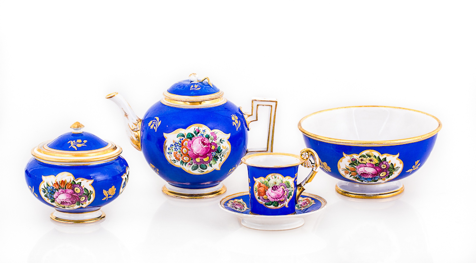  
Чайный сервиз, выпущенный на заводе в 1830 – 1840-х годах