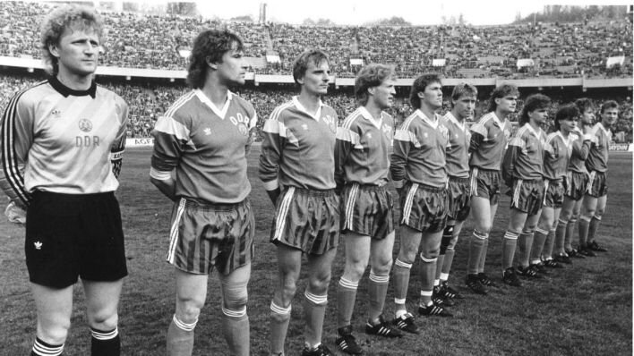 Гдр по какому каналу. Столица фрг в 1949. Чемпионат гдр по футболу 1949 год. Franz beckenbauer cup 1974. Футбол в гдр.