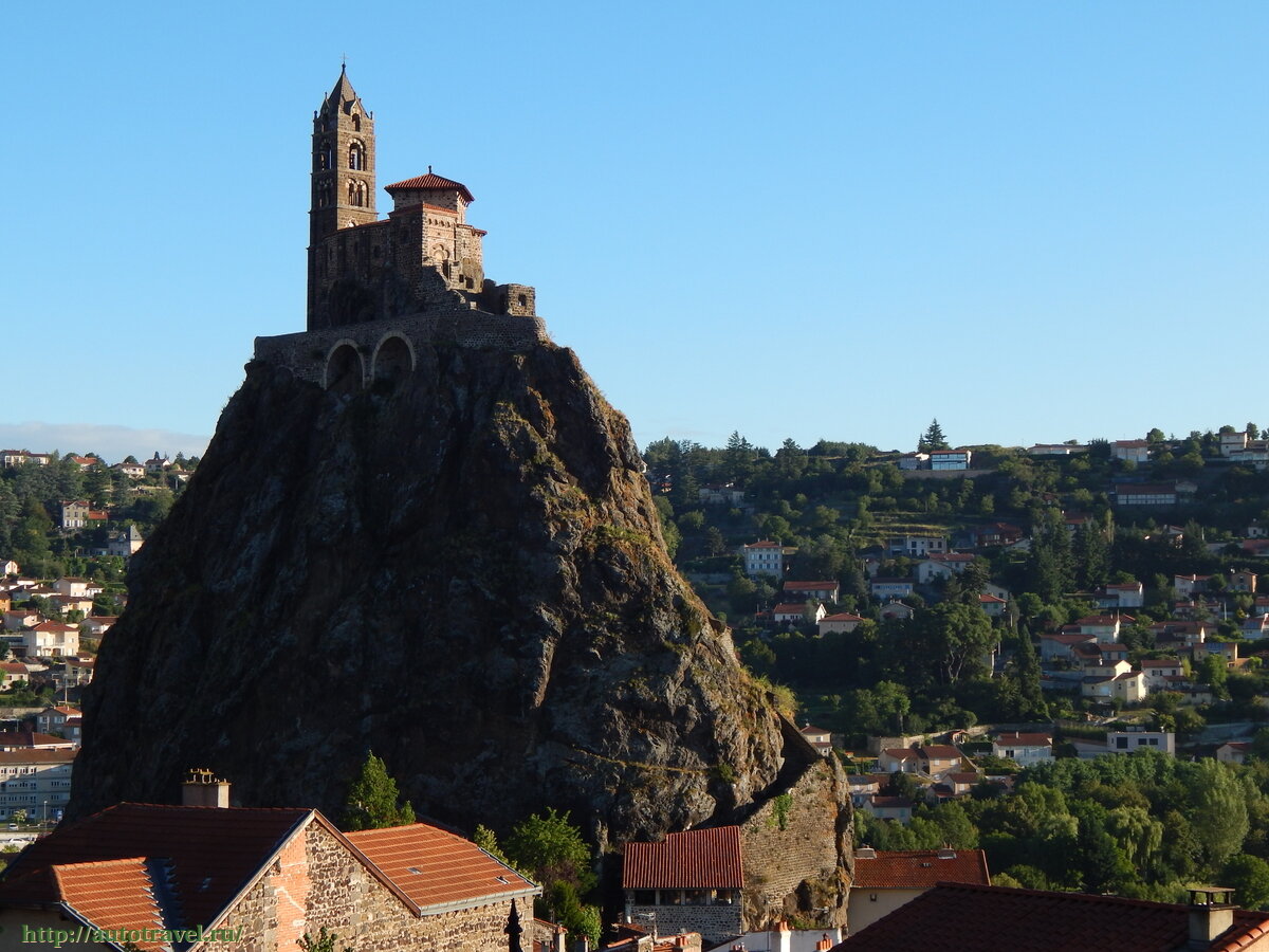 Город ле пюи ан веле франция. Анпей. Лучшие логотипы. Анпей. Логотип туристической компании.