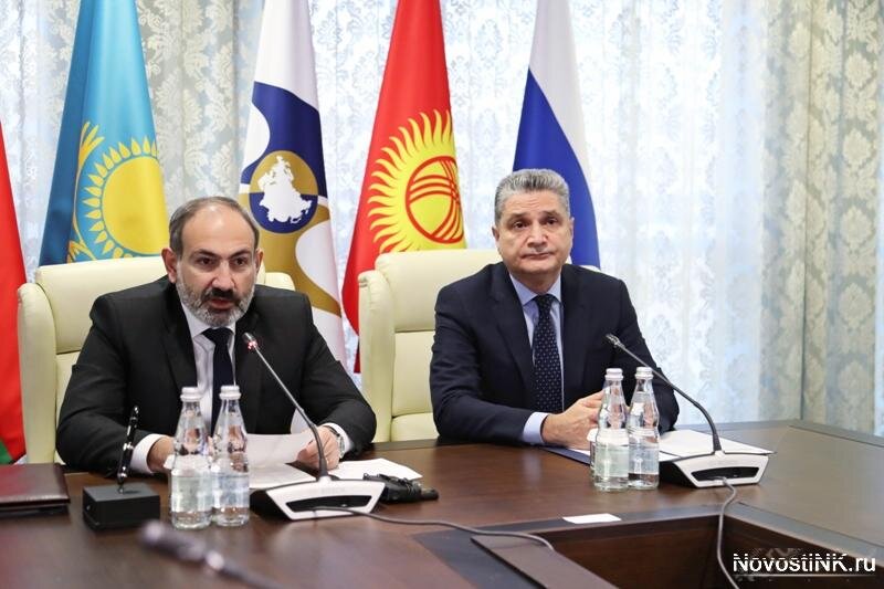 

29 января 2019, 12:13 - NovostiNK
Для Армении, не имеющей общей границы с ЕАЭС, цифровая прослеживаемость может стать гарантией для реализации свобод без создания дополнительных препятствий, сказал премьер-министр Армении Никол Пашинян в штаб-квартире Евразийской экономической комиссии в пятницу.
