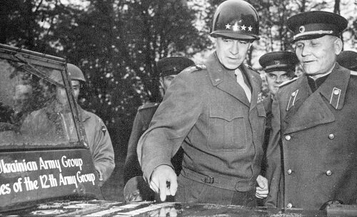 Маршал Советского Союза И.С. Конев и генерал армии США Омар Брэдли
