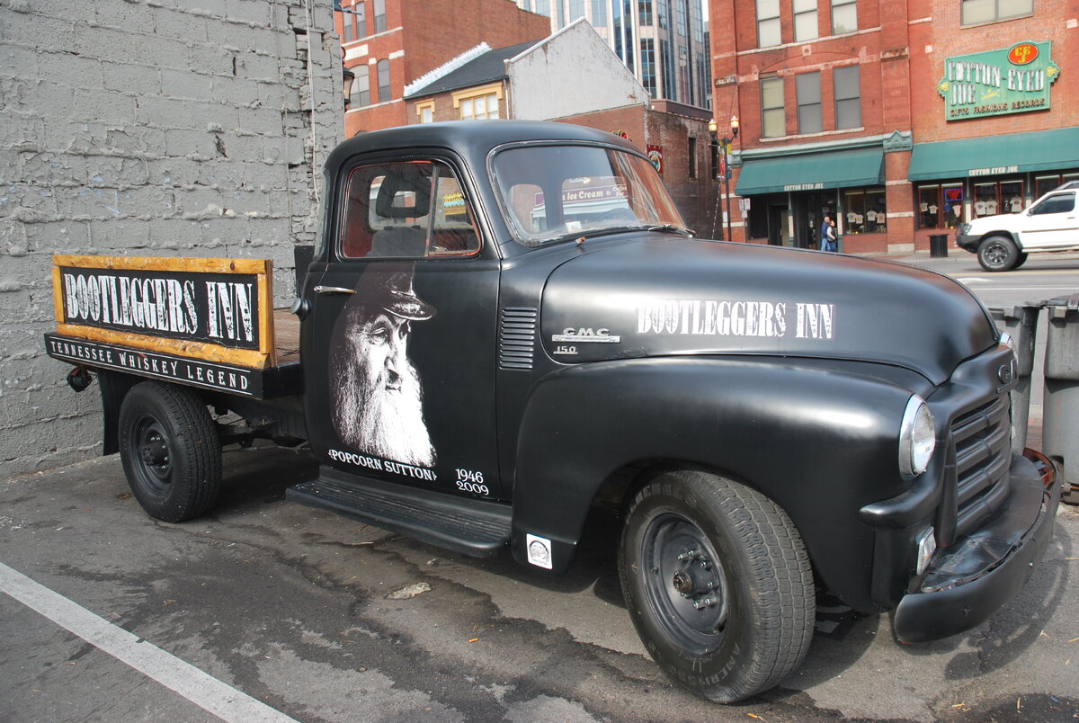 "Popcorn Sutton" на рекламном грузовике GMC. Нэшвилл, Теннесси