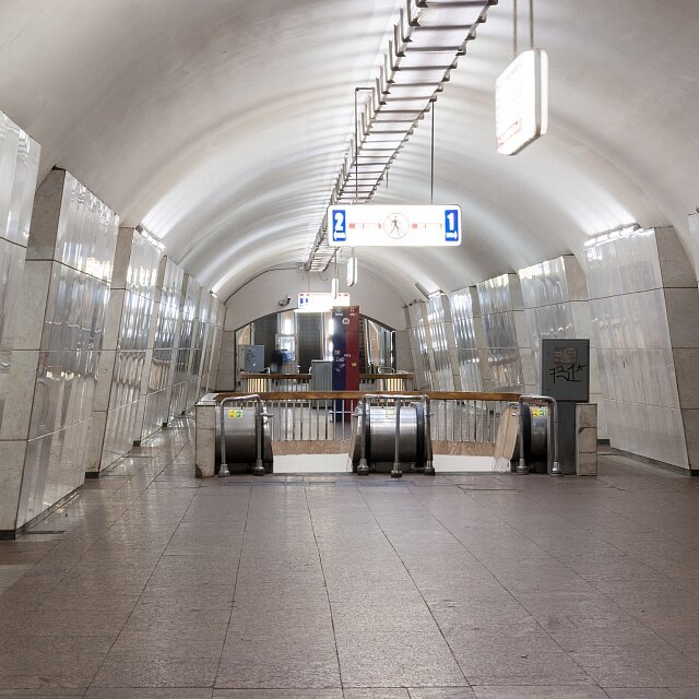 Метро лубянка. Станция метро Лубянка. Станция Лубянка Москва. Метро Кузнецкий мост вестибюль. Станция метро Лубянка до реконструкции.