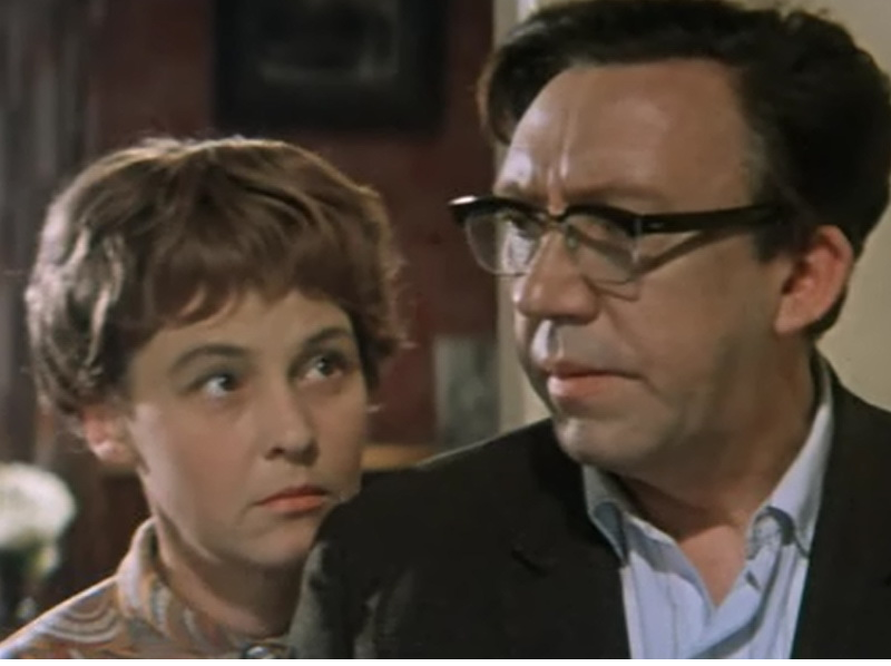 Юрий Никулин с супругой в фильме «Точка, точка, запятая». Кадр из фильма