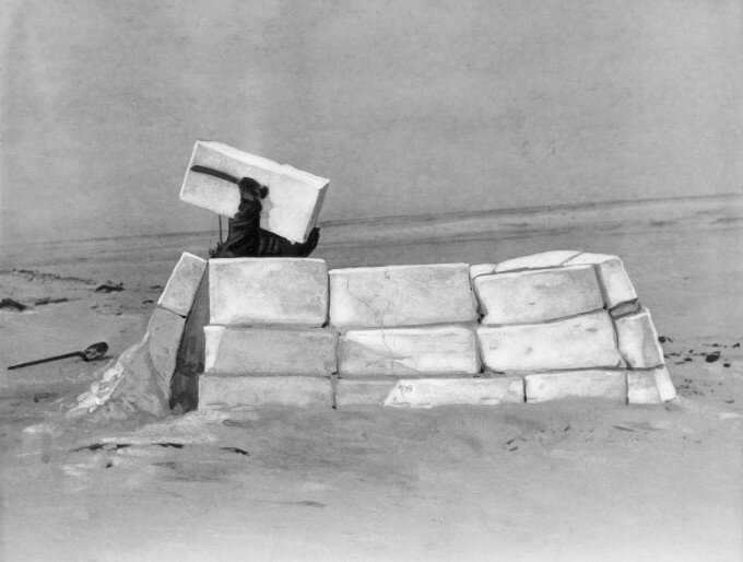 Источник: https://pixanews.com/history/kak-zhili-eskimosy-100-let-nazad.html