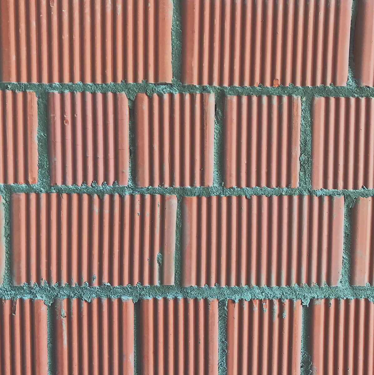 Из чего построенный дом покупать?