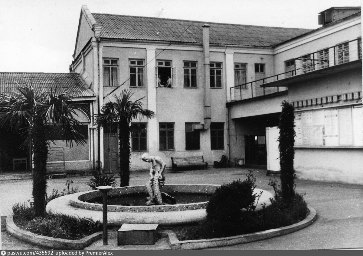 Старый рыбзавод 1957-1965 г.г. Внутренний двор, фонтан