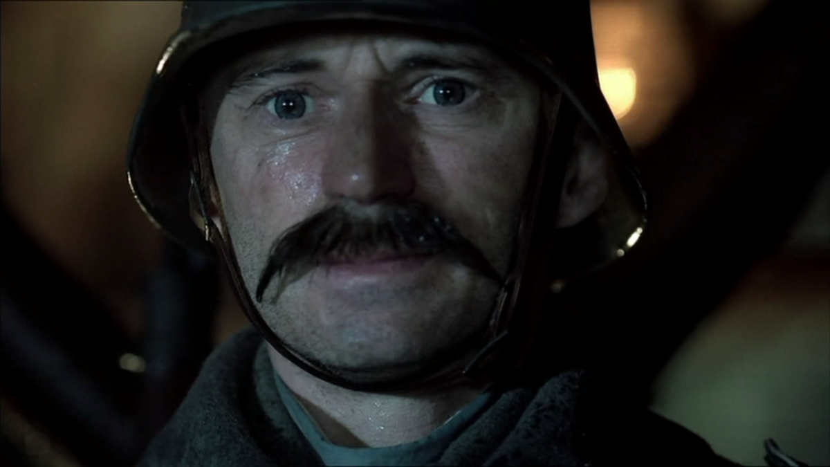 Мы все здесь солдаты. Эти люди, вместе с тысячами и тысячами других, славно послужили нашей стране. Даже после того, как армия их бросила, они продолжали борьбу, чтобы остановить коммунистическую революцию.(с) цитата из фильма
 
 
 