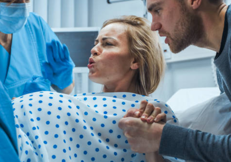 Согласитесь, что врачи обосновывая мужчине правильность своей тактики, можно пропустить начавшееся кровотечение, внезапно развивающийся анафилактический шок или другие осложнения, исключать вероятность появления которых нельзя. 