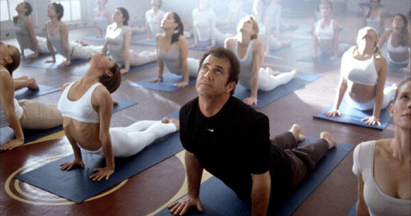 По возрастной категории там были дамы 20+. Причем самое удивительное было то, что его посещали молоденькие учительницы. Тренер соответственно тоже был их коллегой