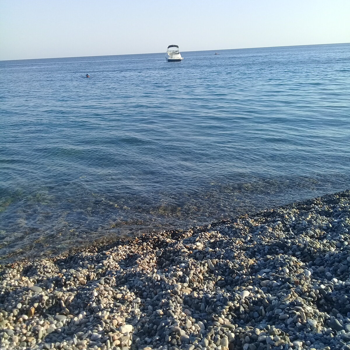 Фото автора. Изумительный пляж в поселке Лдзаа. Абхазия.