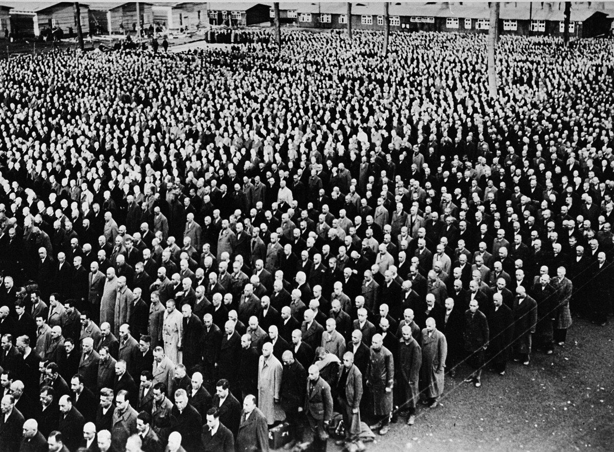 Фото взято из открытых источников в интернете. Толпа в концлагере