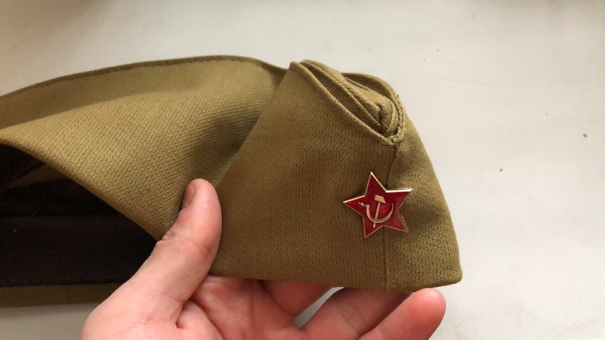 Фотография военной Пилотки 