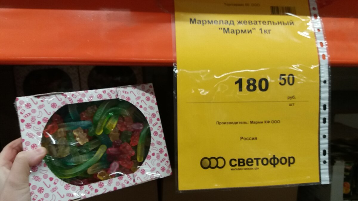 Соблазняет меня уже второй раз