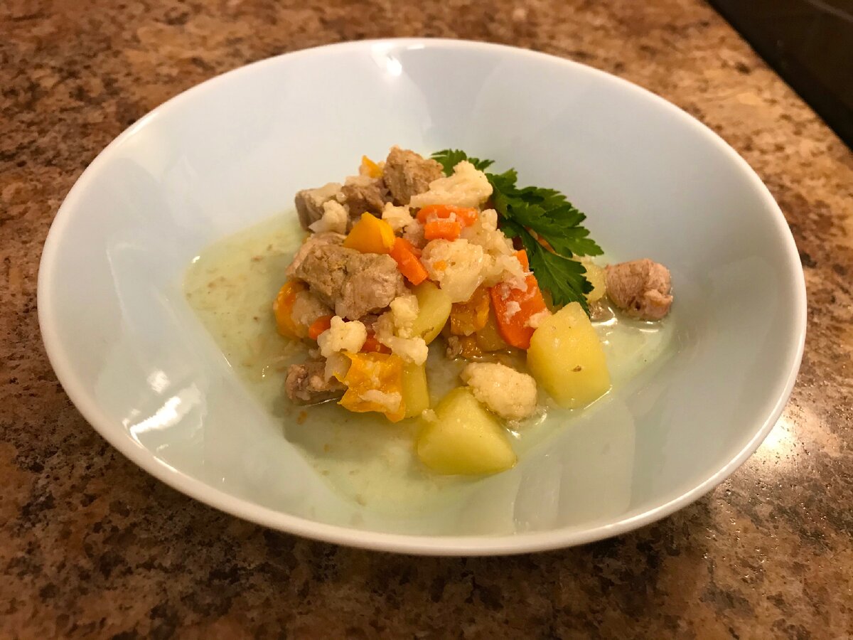 Источник: фото автора. Рагу из индейки с овощами в мультиварке.