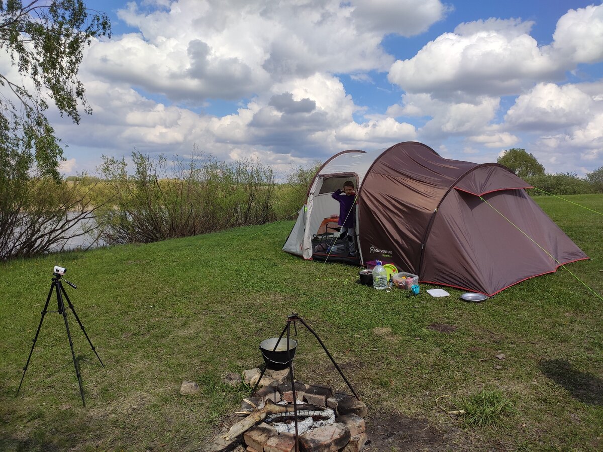Куда можно съездить с ночевкой. Кемпинг истра ривер. Палаточный городок на природе. Ликийская тропа в турции. Ликийская тропа палатка.