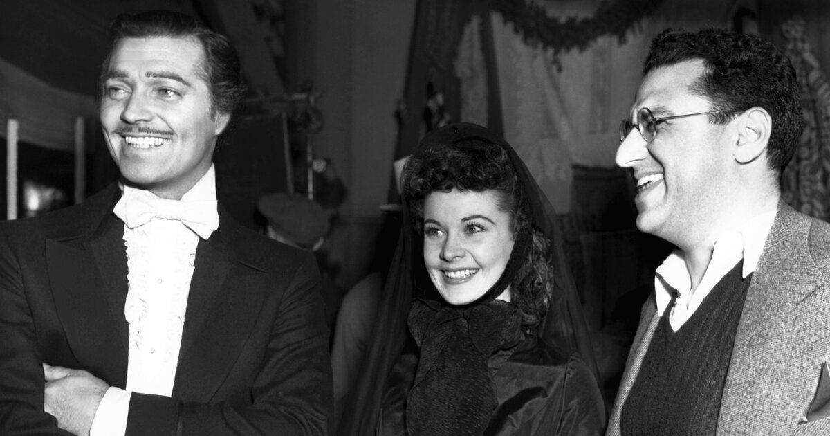 Кларк Гейбл, Вивьен Ли и Джордж Кьюкор (справа) на съемках 