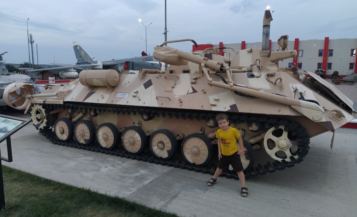 Да, мой ребёнок определённо доволен. Такие парки-музеи ему нравятся. 