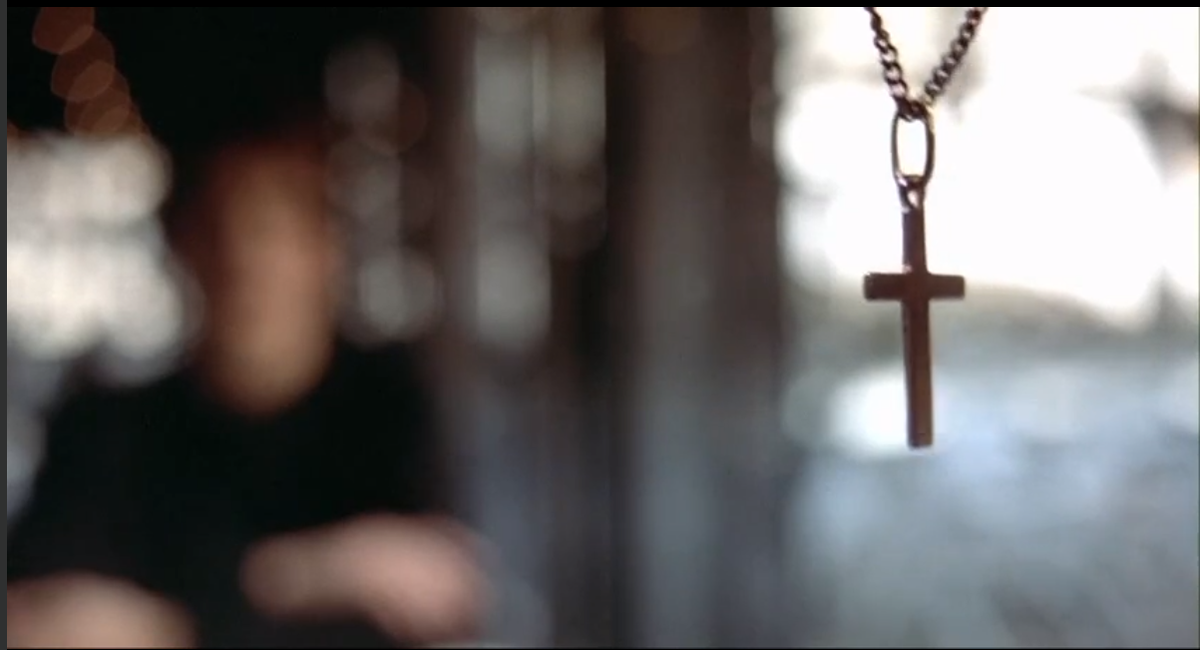 кадр из фильма «Три цвета: синий» (реж. Кшиштофа Кесьлевского, 1993)