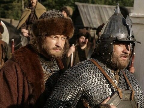 Странно даже, что герой Марата Башарова остался положительным персонажем. Обычно с такими физиономиями предателей играют.