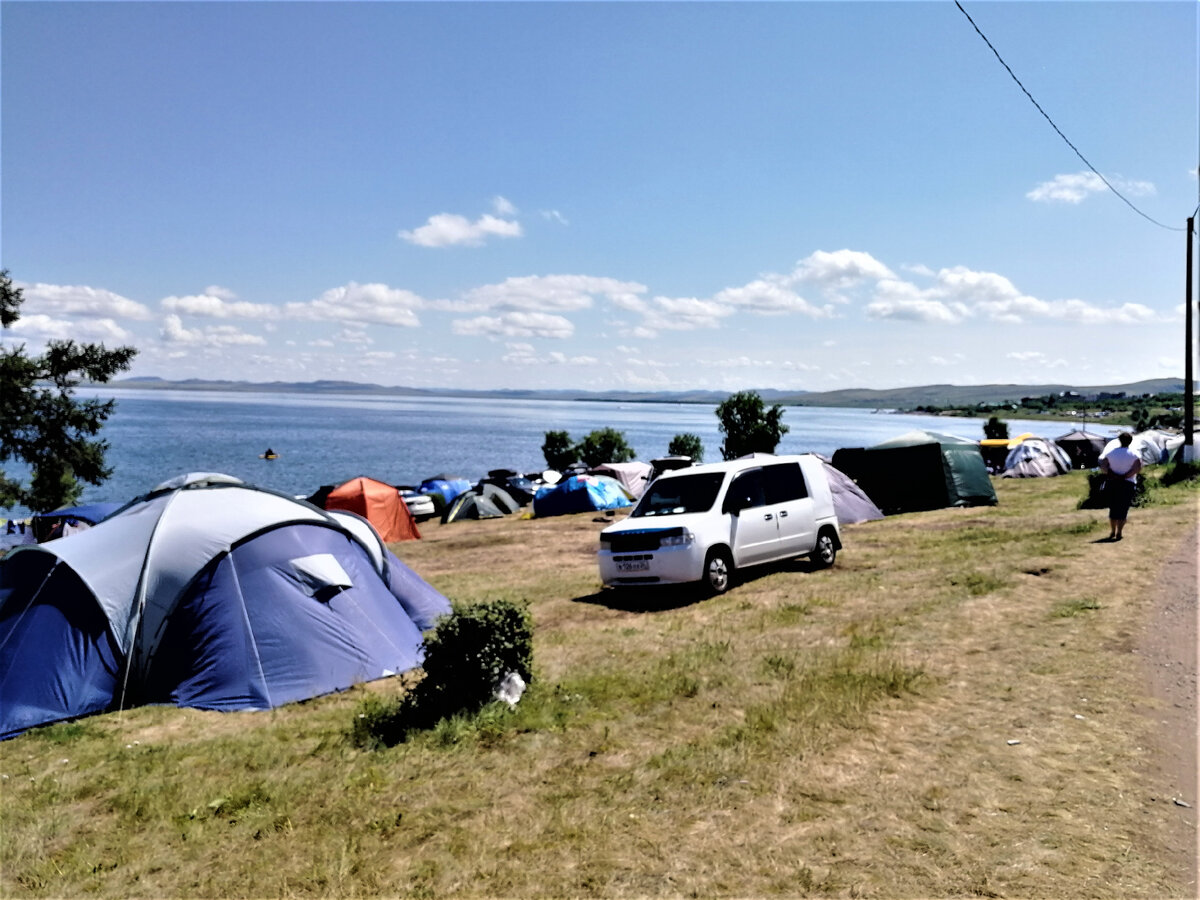 Озеро белё Хакасия палаточный городок