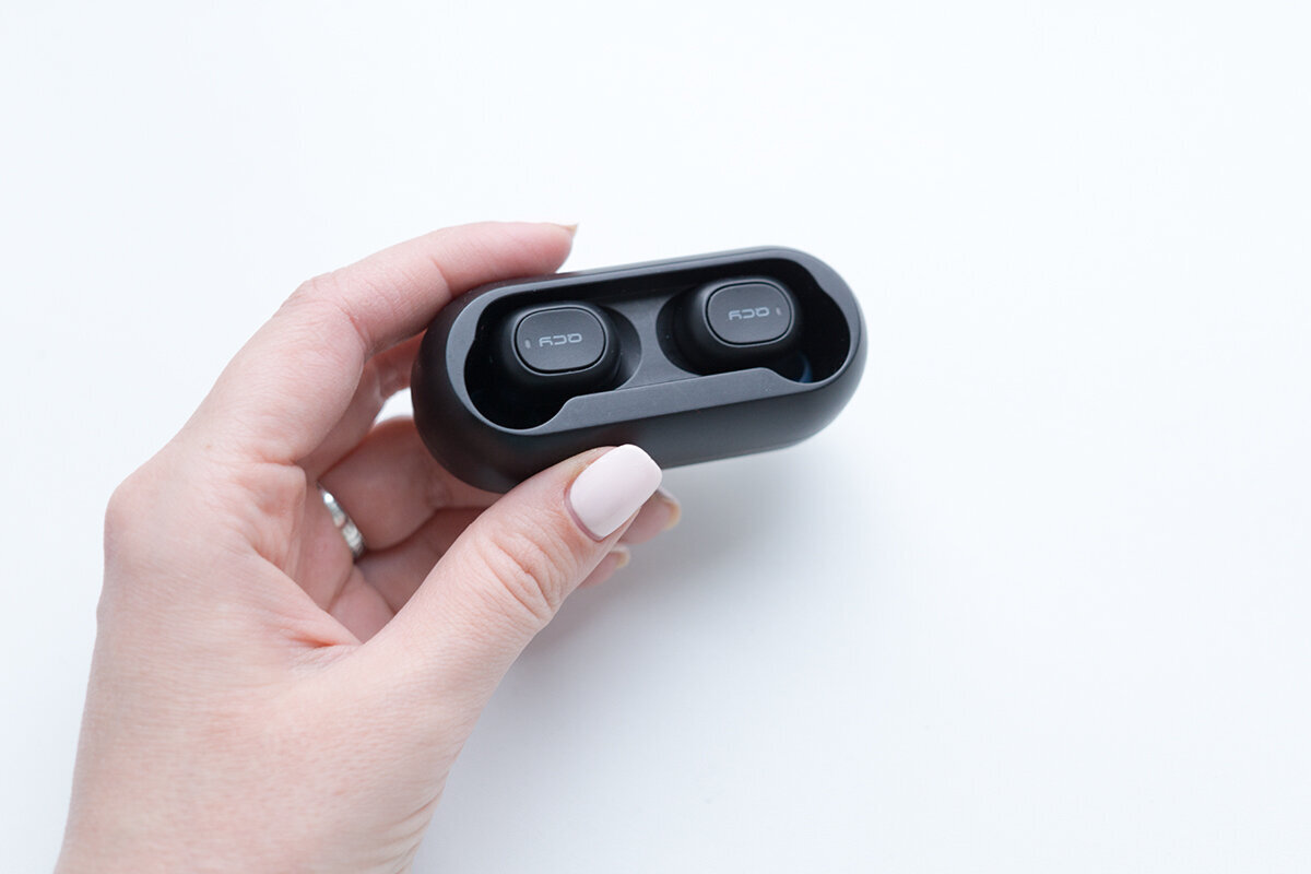 Видимо, причиной плохой зарядки стало отсутствие крышки у кейса.