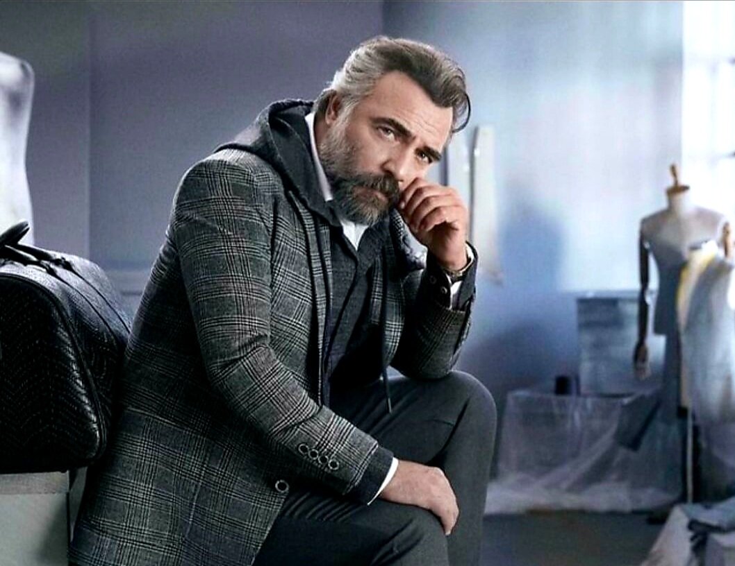 Хызыр - роль исполняет Октай Кайнарджа, актер театра