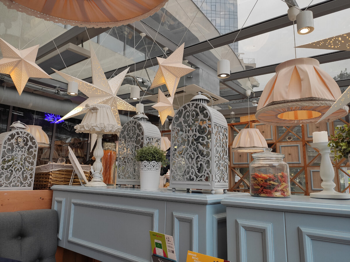 Первый зал с окнами.