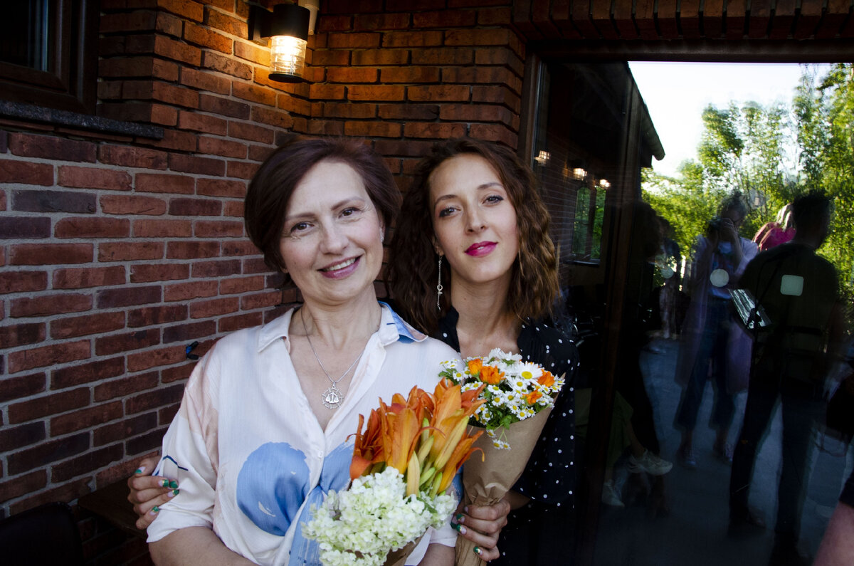 Александра Гиллярова (слева) и Анастасия Классен (соответственно, справа)