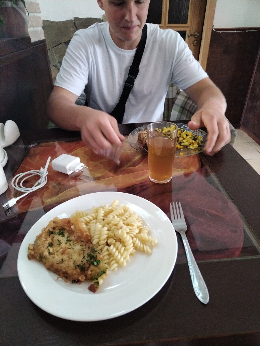 Макарошки и жареный кабачок в кляре, моя порция