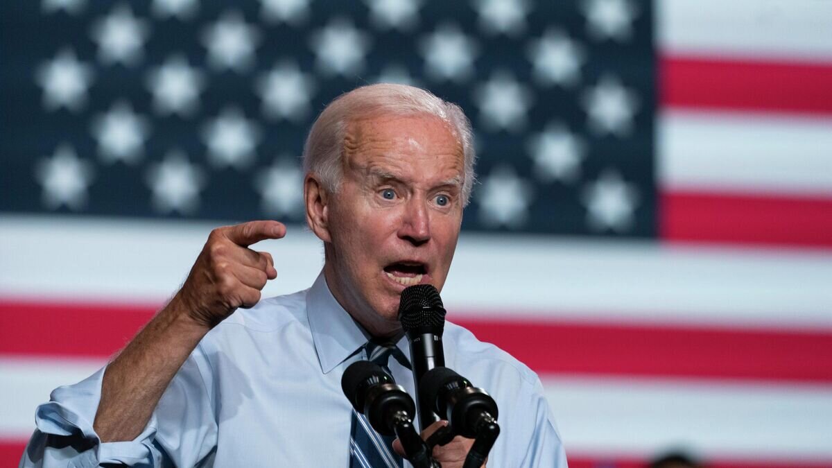 Президент США Джо Байден на митинге Национального комитета Демократической партии в средней школе Ричарда Монтгомери© AP Photo / Alex Brandon