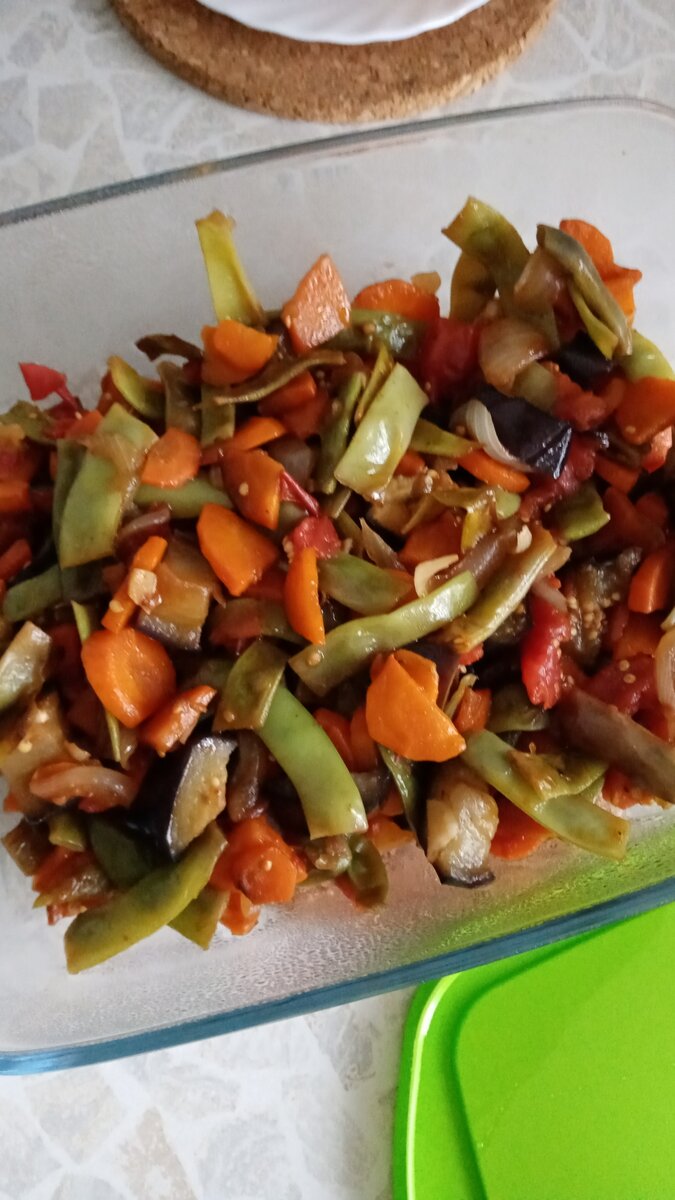 Специи и всякие прочие соусы мы тоже добавили, есть у нас свои кулинарные секретики.