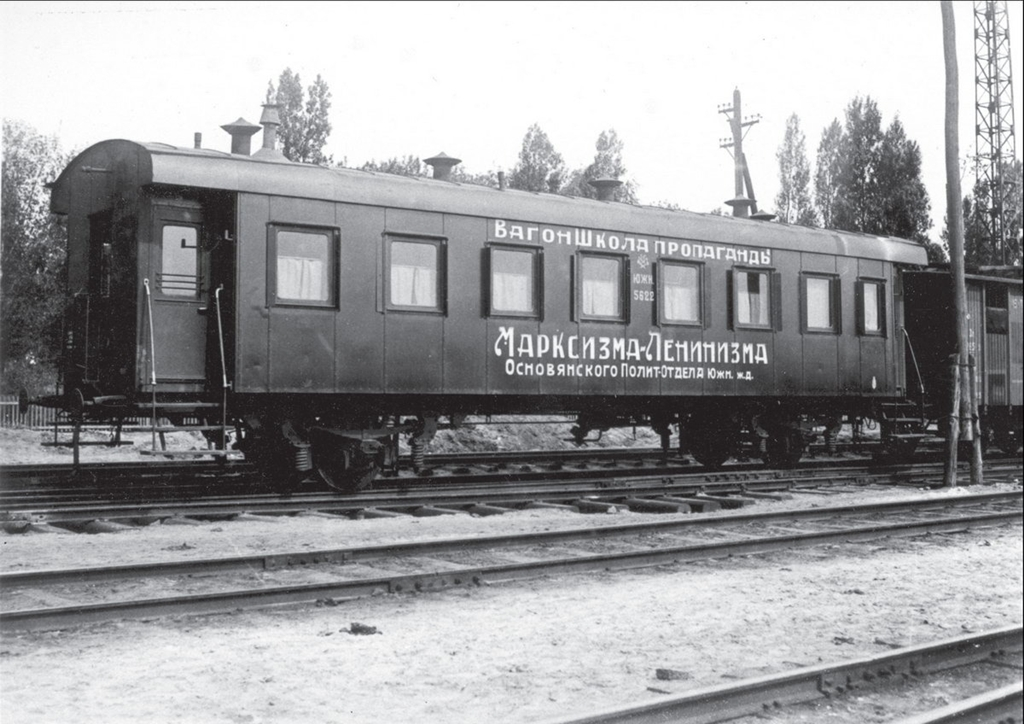 Старого типа. Пассажирские вагоны 30-х годов СССР. Пассажирский вагон 1930 год. Пассажирские вагоны 1940. Железнодорожные вагоны 1920 годов.