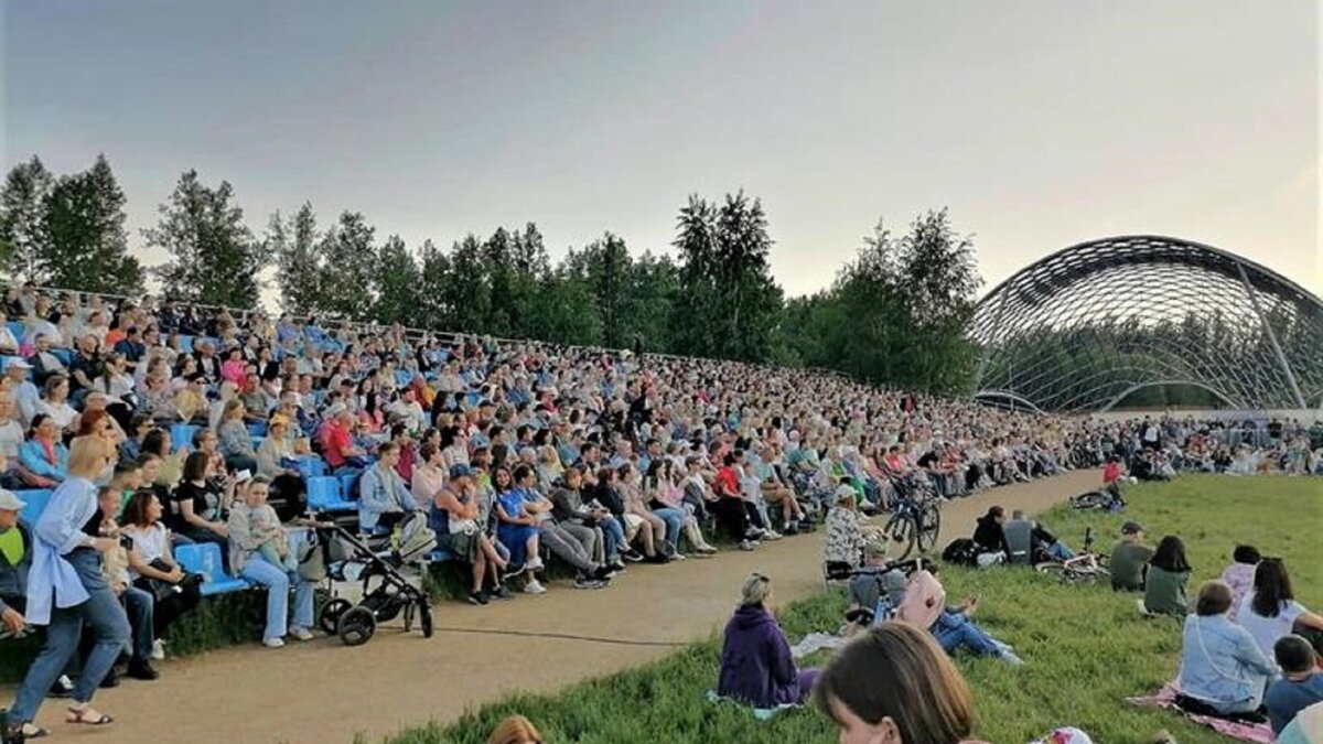     В пятницу, 11 августа, на центральной набережной выступит Красноярский камерный оркестр под управлением Михаила Бенюмова. Это проект «Музыкальные пятницы», и все выступления бесплатны.