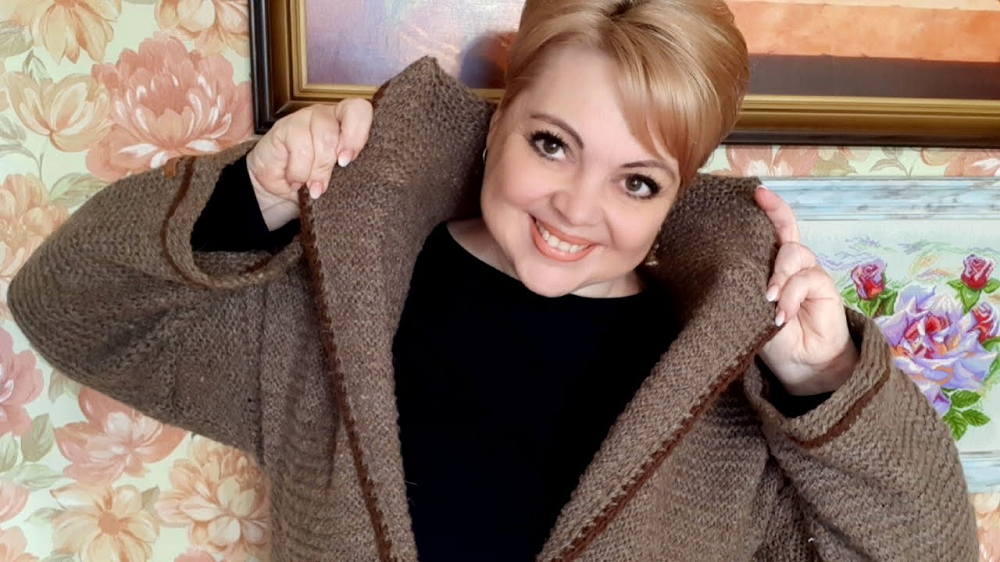    Вязаное пальто спицами от Татьяны Кильмяшкиной   
Источник: Кадр из видео