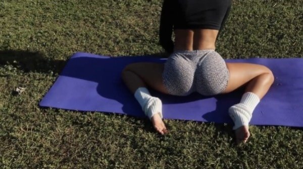 Девушки любят заниматься фитнесом и качают свои пятые точки, 