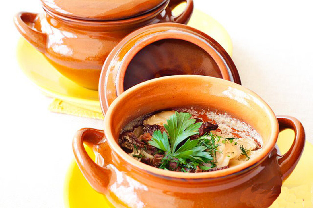 пельмени запеченные в горшочке. пельмени амуры в горшочках. пельмени амур в горшочках с печенью. пельмени в горшочках с лепешкой. пельмени амуры в горшочках.