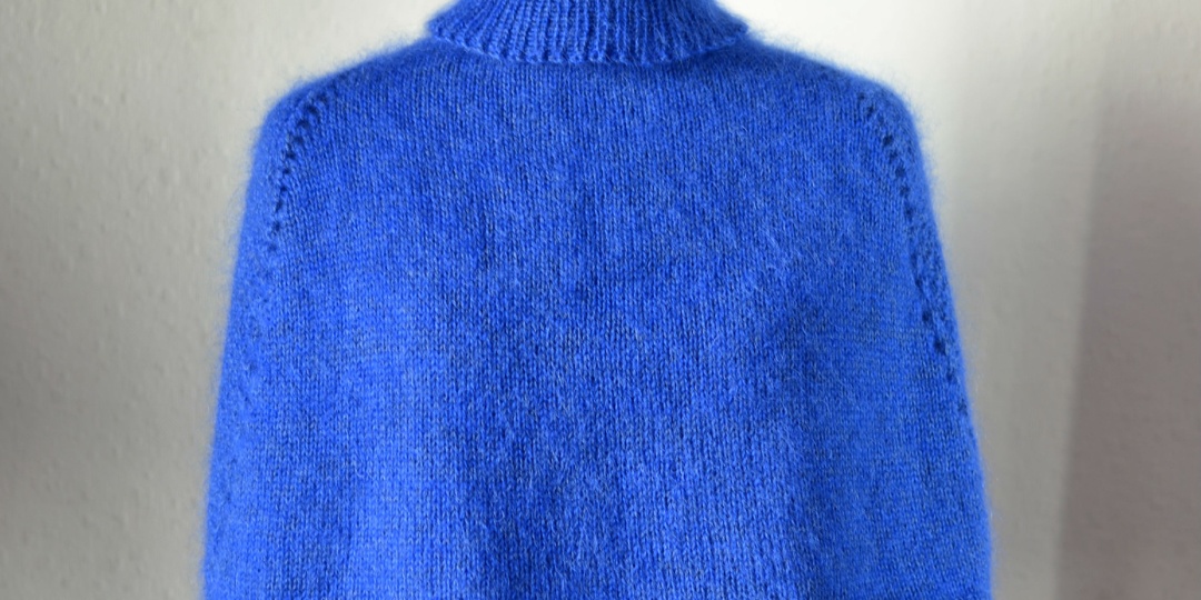 Пелерина - модель из журнала.