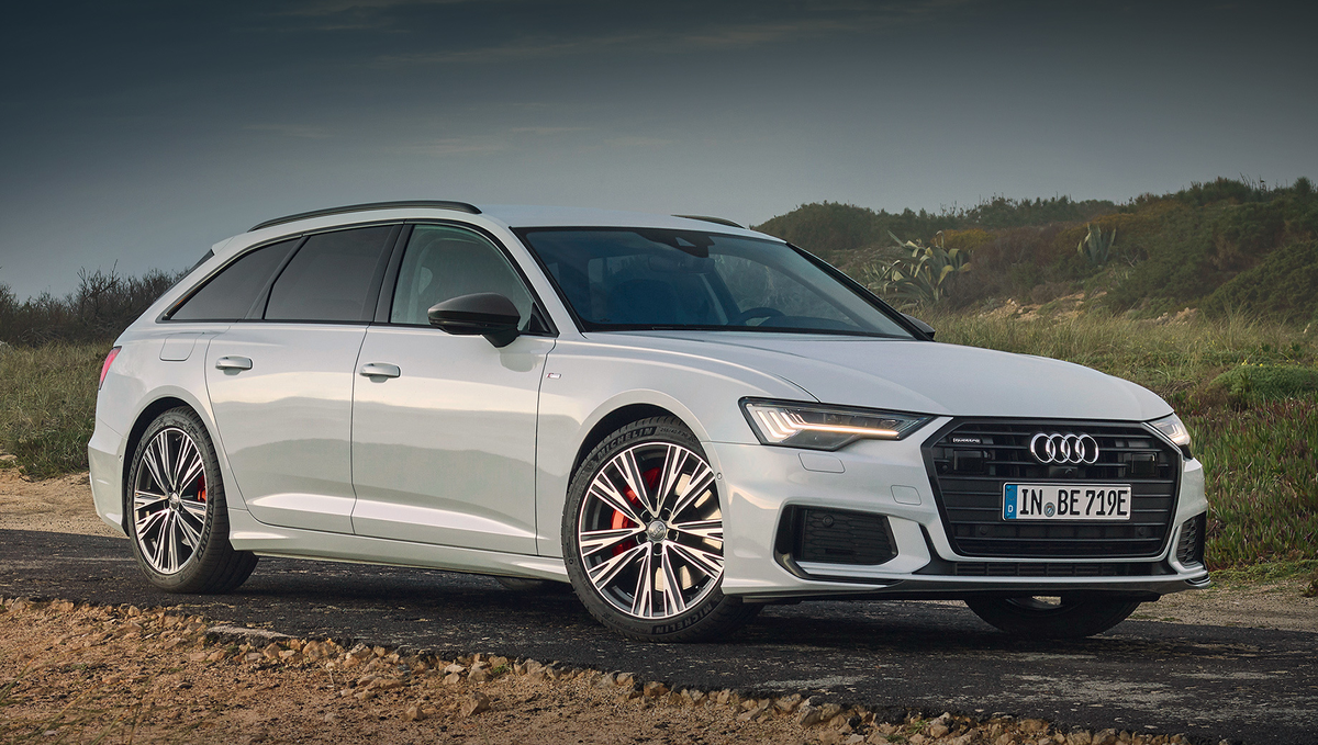 Продажи Audi A6 Avant 55 TFSI e в Европе уже начались. Цена ― от 71 940 евро (5,8 млн рублей). При этом аналогичный седан оценивается в 68 850 евро (5,6 млн рублей), а дизель-гибридный Mercedes E 300de (306 л.с., 700 Н•м) ― 58 429 евро (4,7 млн рублей). 
