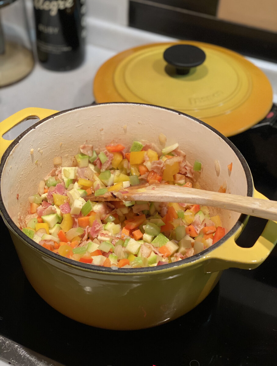 На фото в процессе  Риболлита  - густой итальянский суп