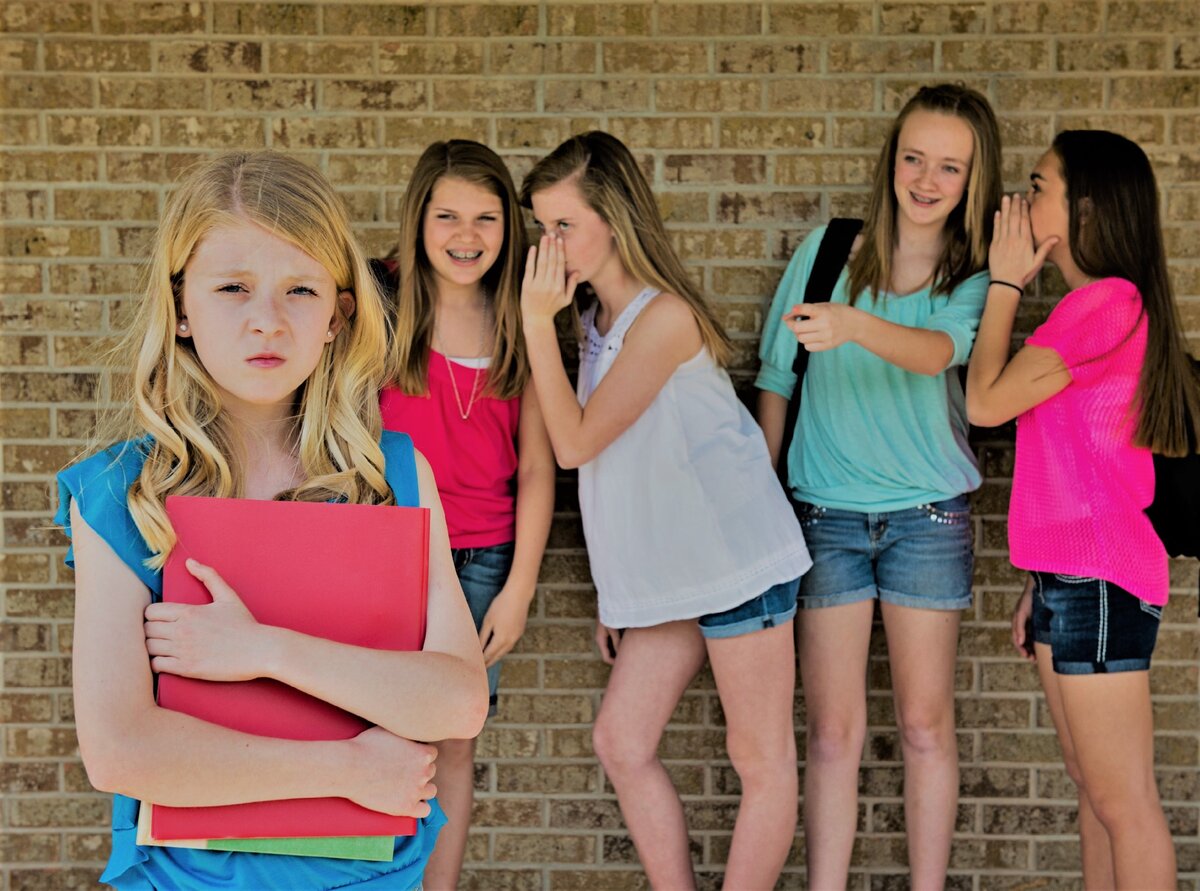 В среде подростков каждый день происходят драмы, трагедии,которые остаются незамеченными  учителями и родителями