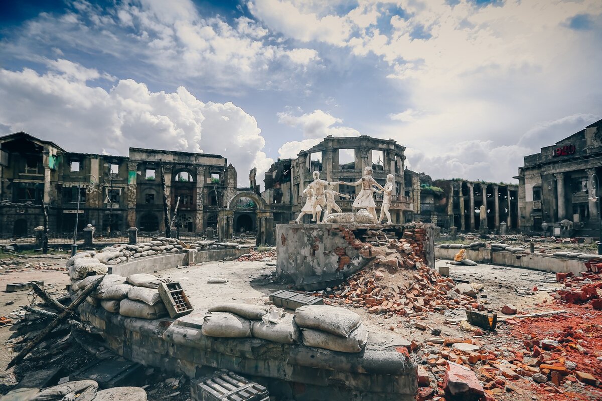 The building ruin. Сталинградская битва руины. Сталинградская битва руины города. Руины Сталинграда 1943. Разрушенный Сталинград 1942 сверху.