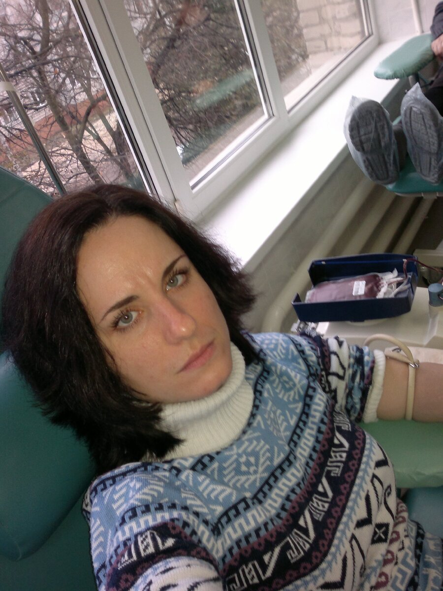 2014 год. Я,  кровь из левой руки и ноги почетного донора