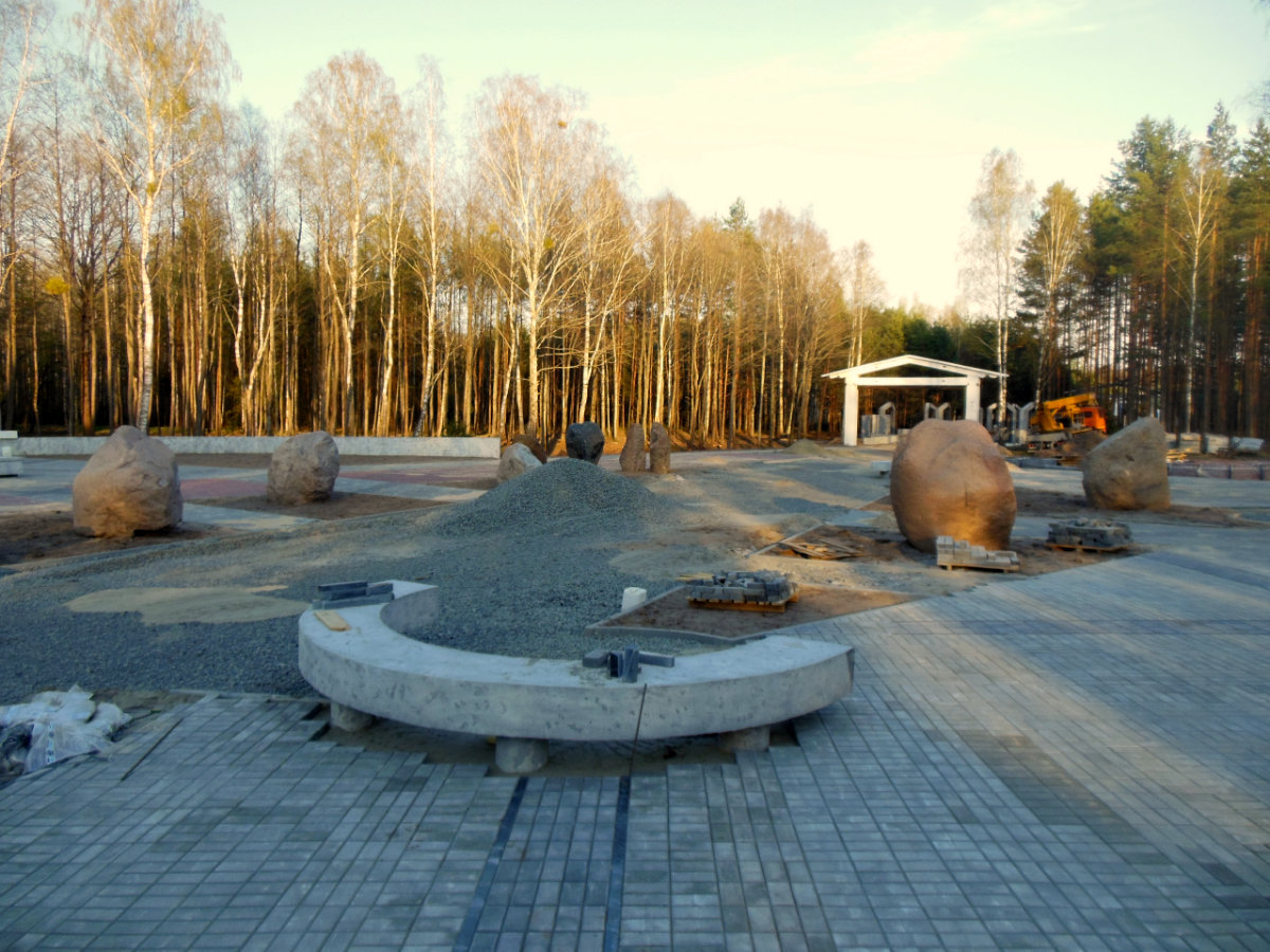 Видеоролик мемориальный комплекс ола. Мемориальный комплекс на Яреге. Мемориальный комплекс возведенный в 1960-е.