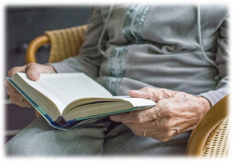 Свекровь, не смотря на свои три класса, не только читать любила, но была еще и очень мудрой женщиной.  /https://pixabay.com/ru/photos/