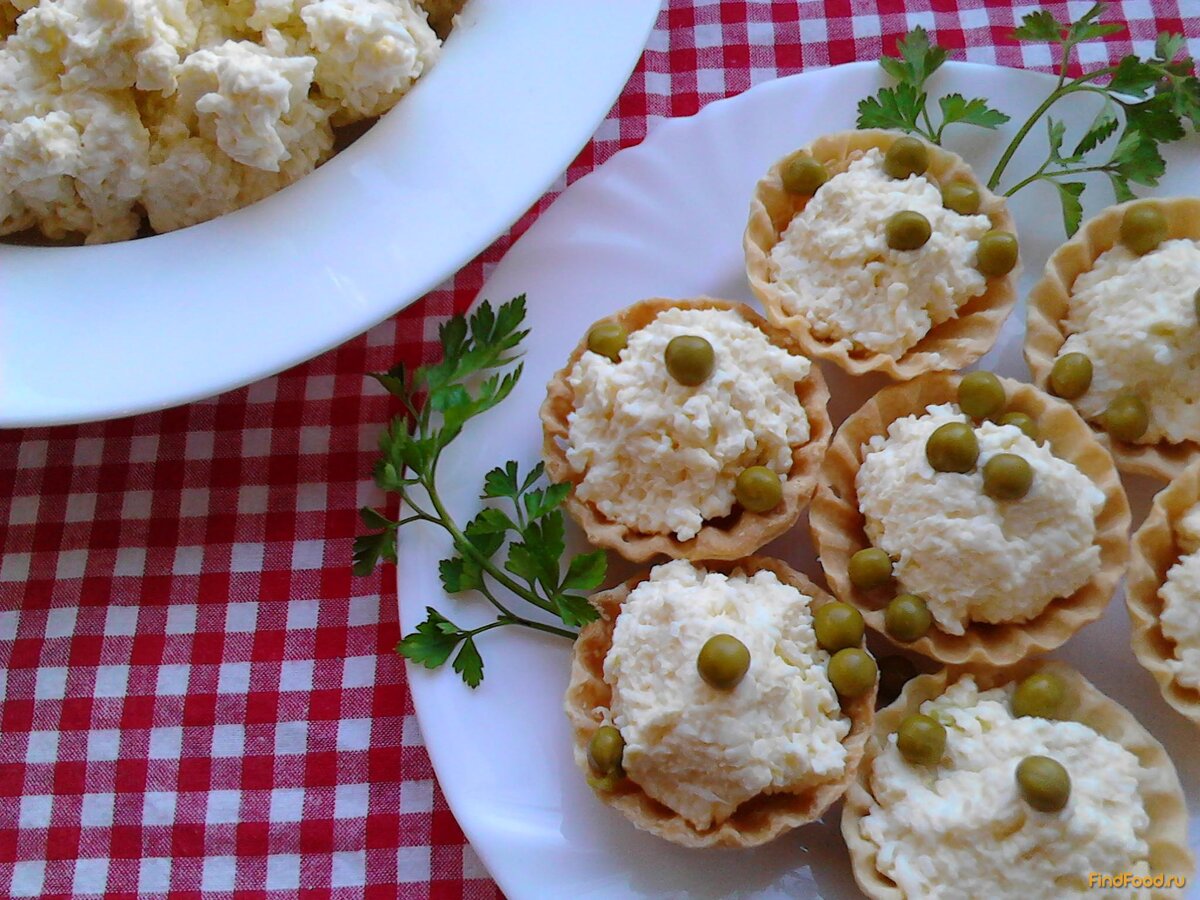 Тарталетки с сыром и чесноком и яйцом